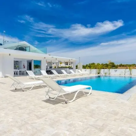 Tzialli Villa